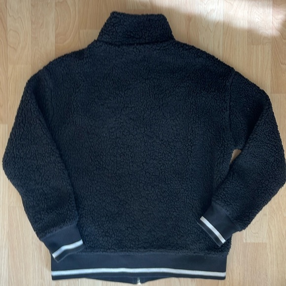 Umbro fuzzy bomber jacket. Black in size Medium.  Great condition! - Picture 3 of 3